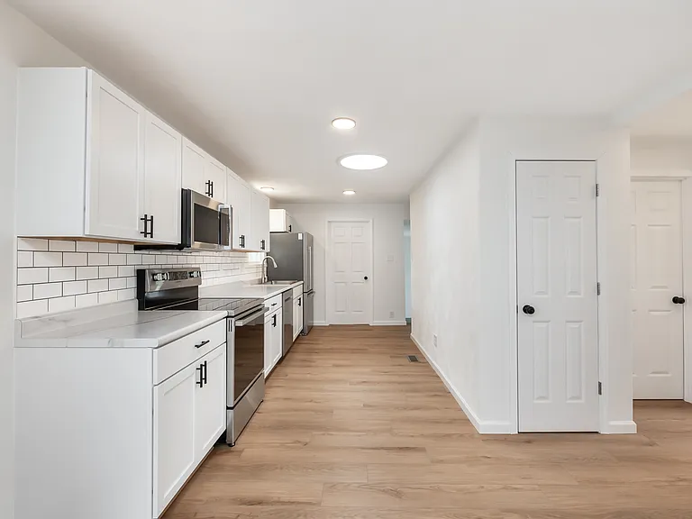 2702 E Main St — Photo 8