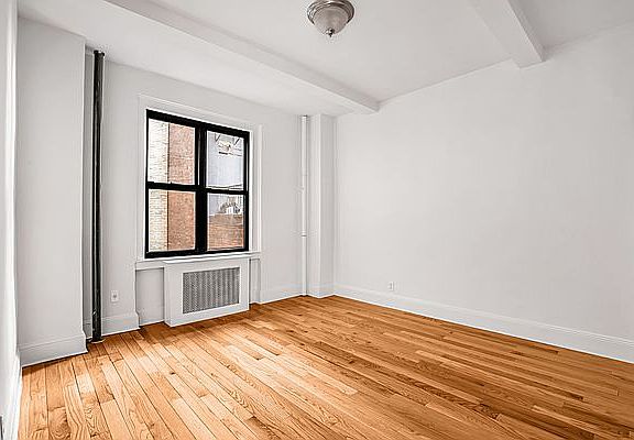 5th image of 208 W 23rd St APT 416