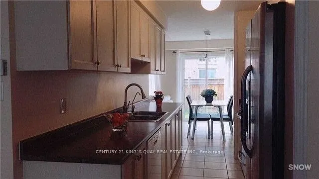 12 Westcliffe Cres — Photo 6