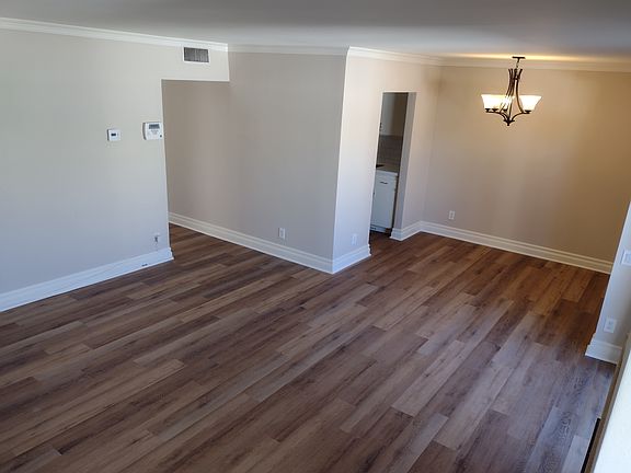 4th image of 1910 Pelham Ave Unit 6