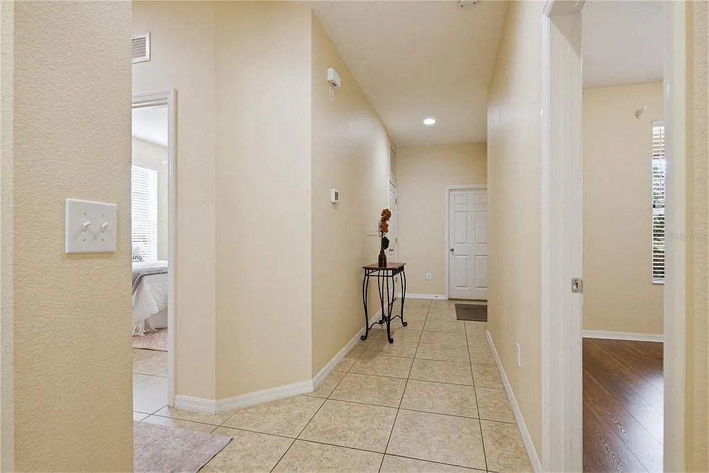 3 bed, 2.0 bath, 1876 sqft, $2,100 — Photo 4