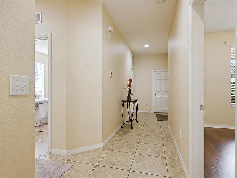 2211 Barracuda Ct — Photo 4