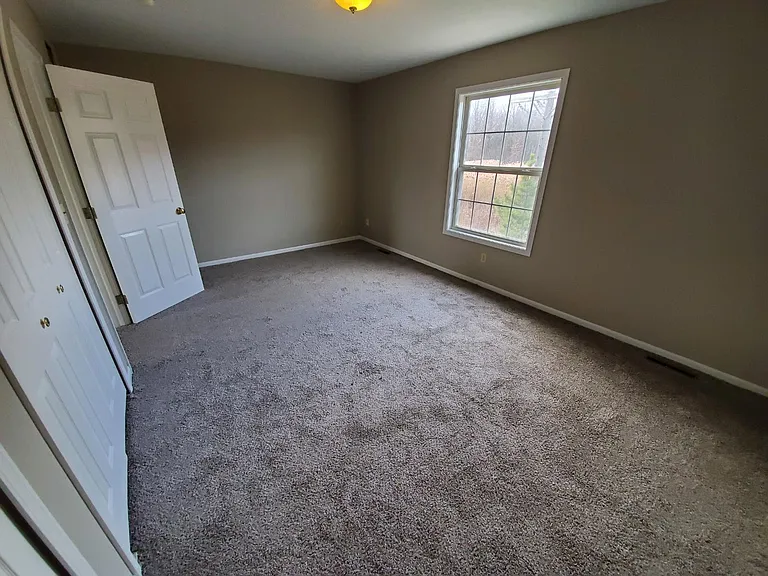 396 Angela Ln — Photo 10