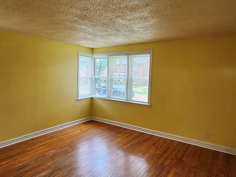 3944 Canterbury Dr #1S — Photo 6