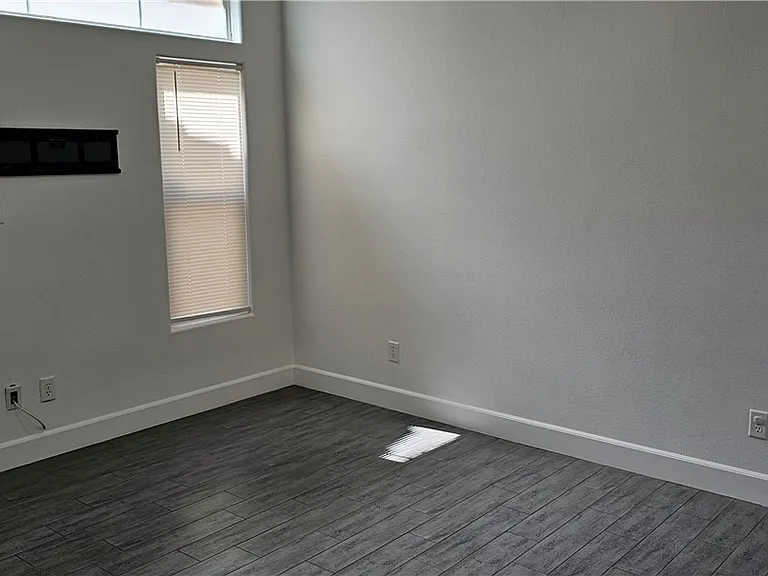 7451 Benlomond Ave — Photo 11