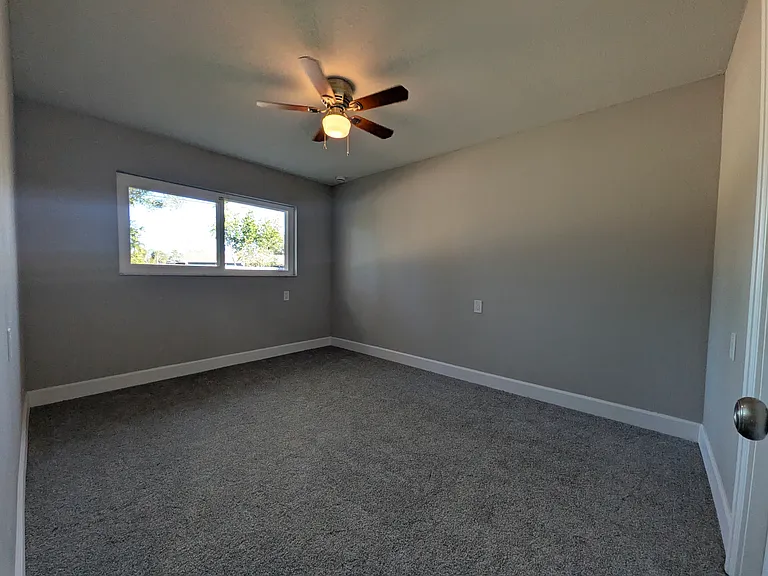 5523 Venetian Blvd NE — Photo 23