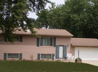 319 9th Pl NW, Hampton, IA 50441
