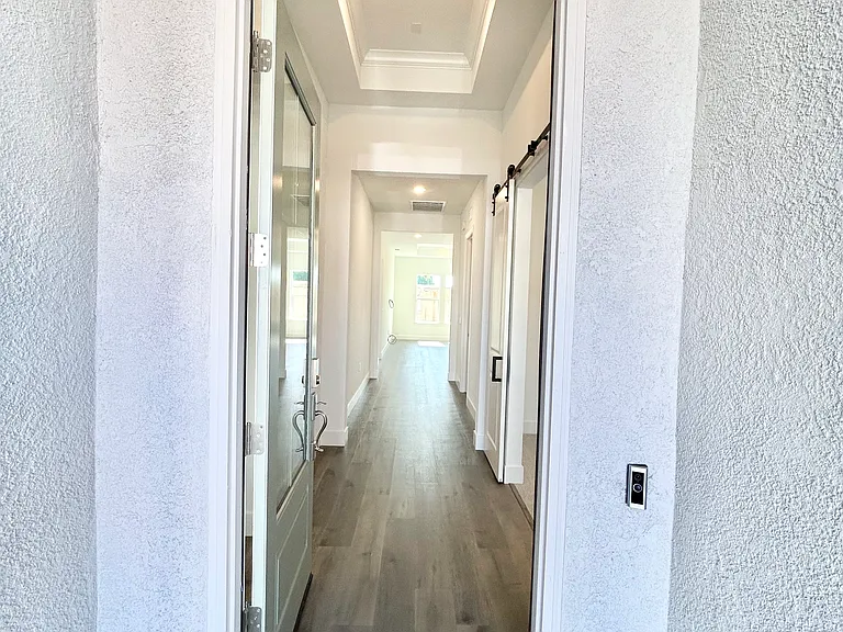 238 Apple Grove Ave — Photo 2