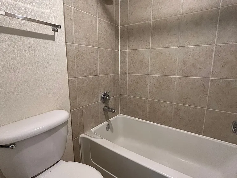 1810 E Blacklidge Dr #204 — Photo 12