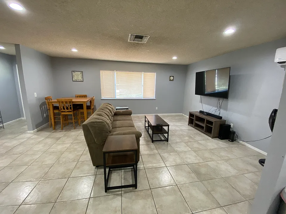 235 W Robertson Rd