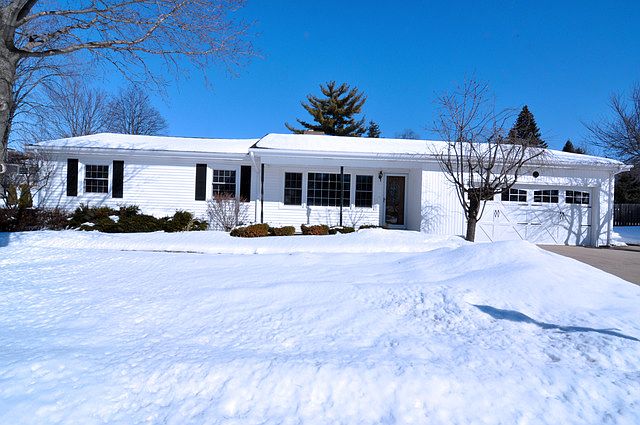 1st image of 10 Candlewick Ct