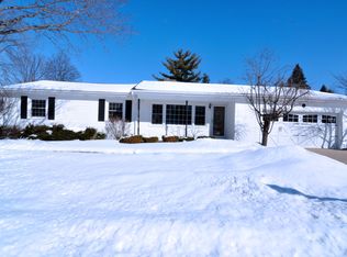 10 Candlewick Ct, North Aurora, IL 60542