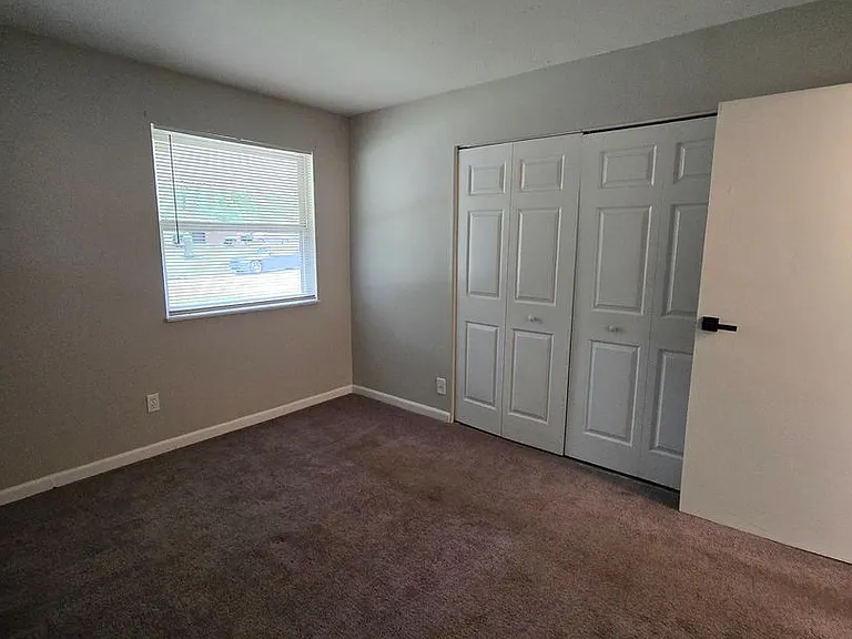 3224 N Talbot Ave — Photo 4