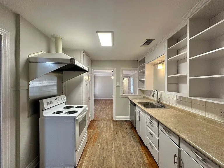 1309 Robertson Ave — Photo 8