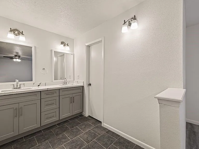 13431 Clarewood Dr — Photo 19