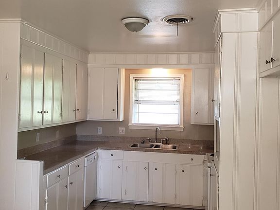2nd image of 909 Ardmore St