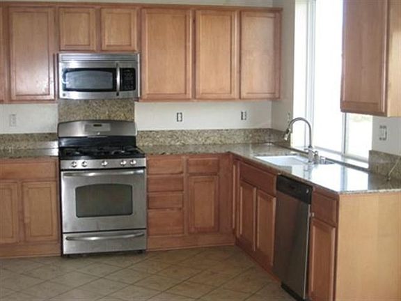 3rd image of 5562 Rock Cliff Ct