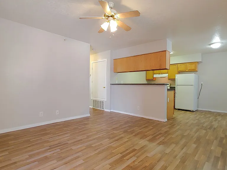 1017 Alvarado Dr SE — Photo 2