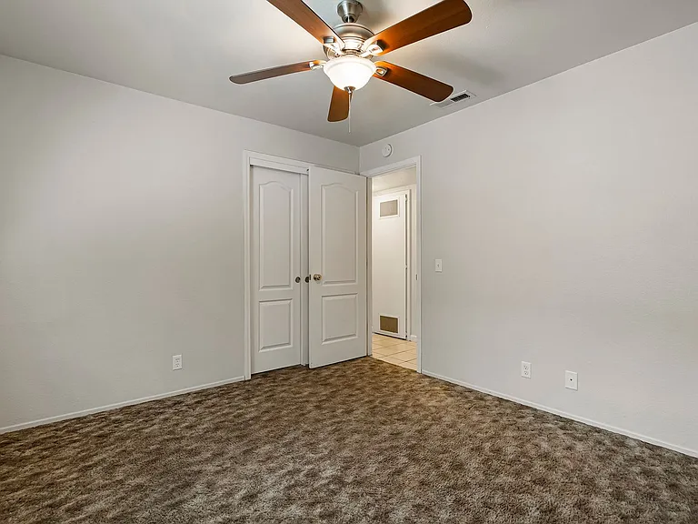 435 Maple St — Photo 16