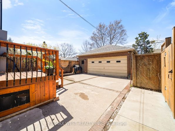 714 Willard Ave #2, Toronto, ON M6S 3S5