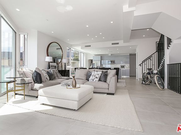 3rd image of 1125 N Kings Rd #10