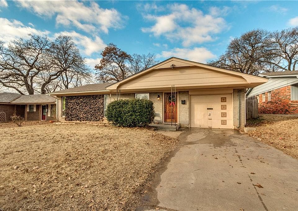 1st image of 621 Woodland Way