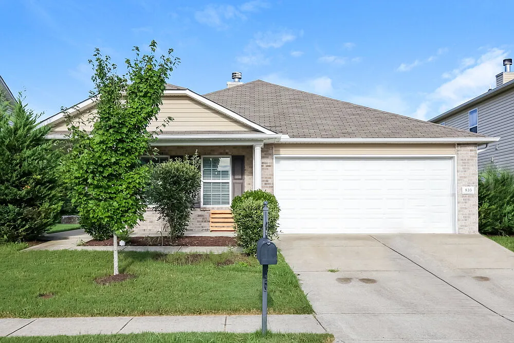 3 bed, 2.0 bath, 1664 sqft, $2,145 — Photo 1