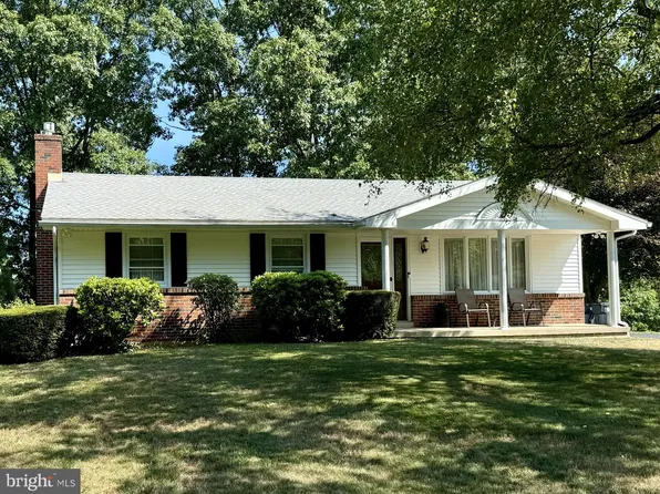 69 Hill Terrace Dr, Pottsville, PA 17901