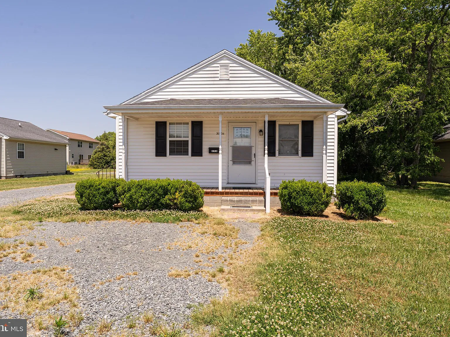 3 bed, 796 sqft, $1,395 — Photo 1