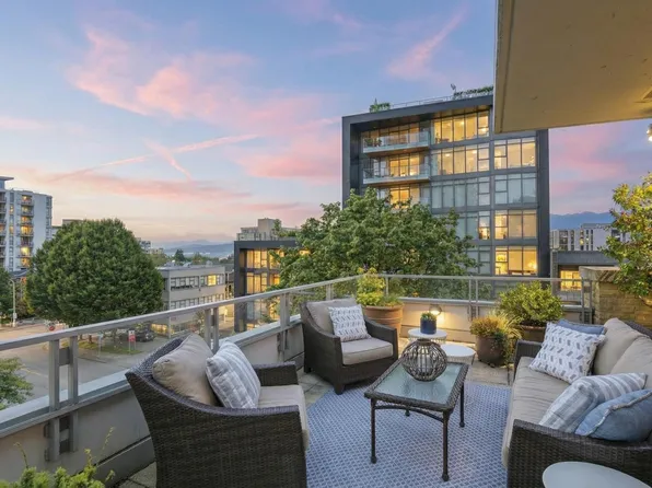 1576 W 8th Ave, Vancouver, BC V6J 4R8