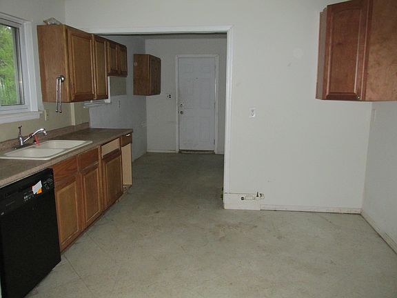 4th image of 725 Hollister St