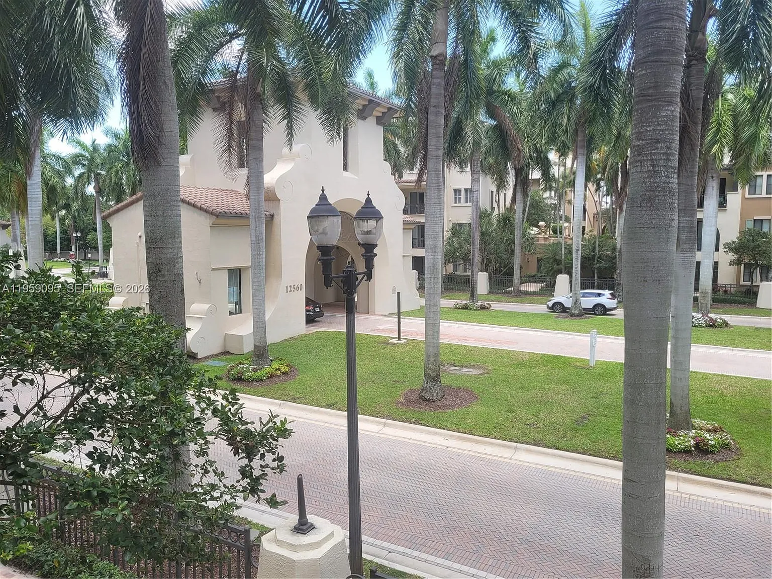 2 bed, 2.5 bath, 1753 sqft, $3,200 — Photo 2