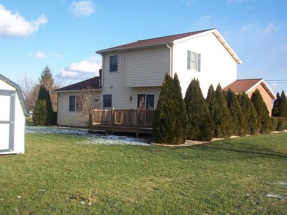Rear view showing deck & shed