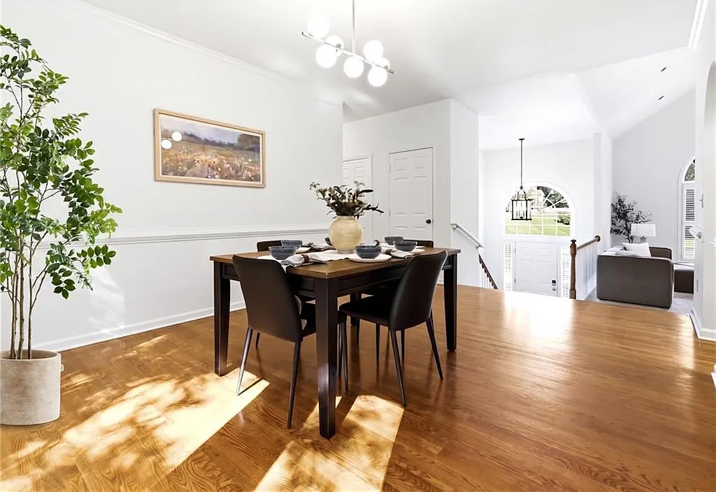 5 bed, 3.0 bath, 3222 sqft, $3,500 — Photo 3