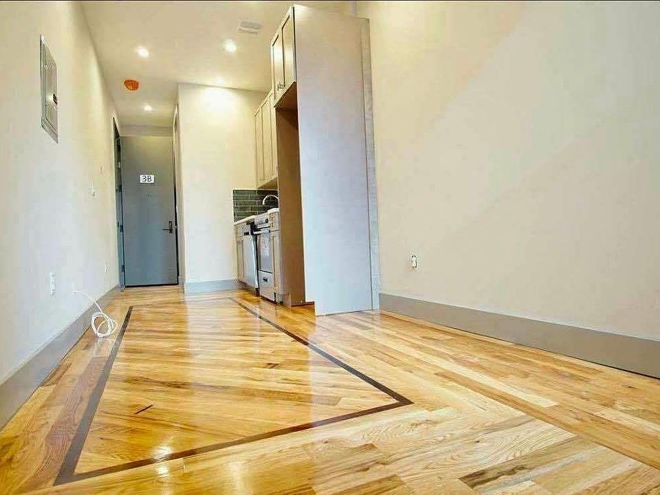2nd image of 1394 Park Pl #1B