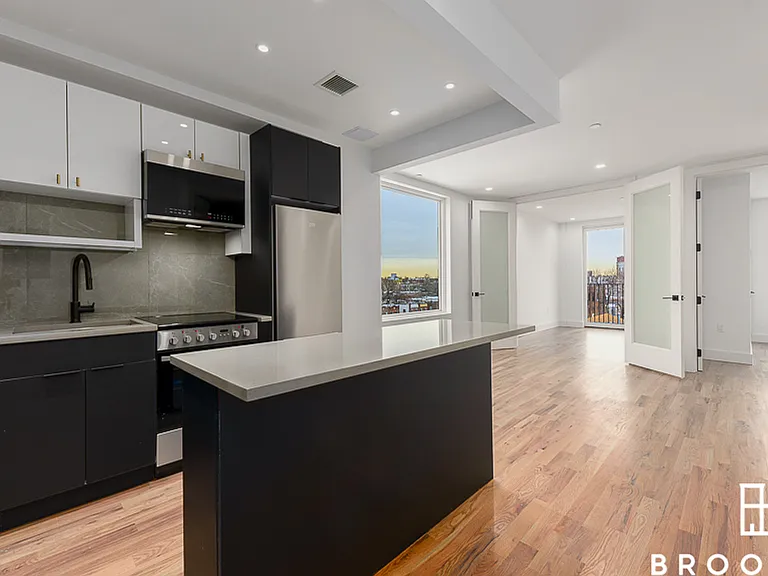 986 Rogers Ave #3C — Photo 2