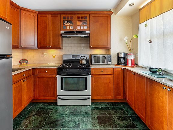 3rd image of 5700 Arlington Ave APT 21S