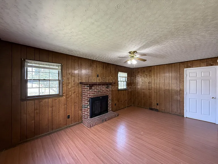 1804 Sherwood Dr — Photo 11