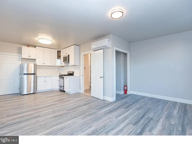 2434 E Dauphin St #3F — Photo 10