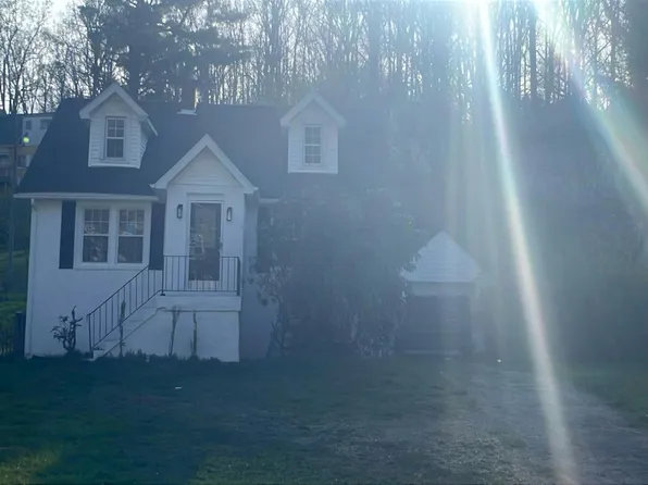 2606 Grassy Branch Rd, Bluefield, WV 24701