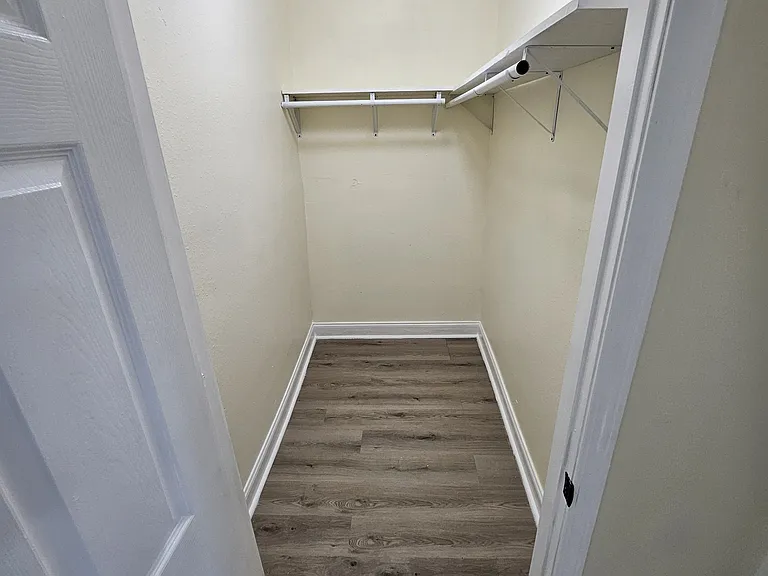 1025 Avenue E — Photo 28