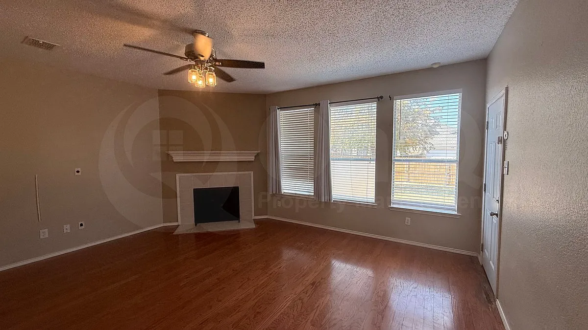 4 bed, 3.0 bath, 2630 sqft, $2,650 — Photo 3