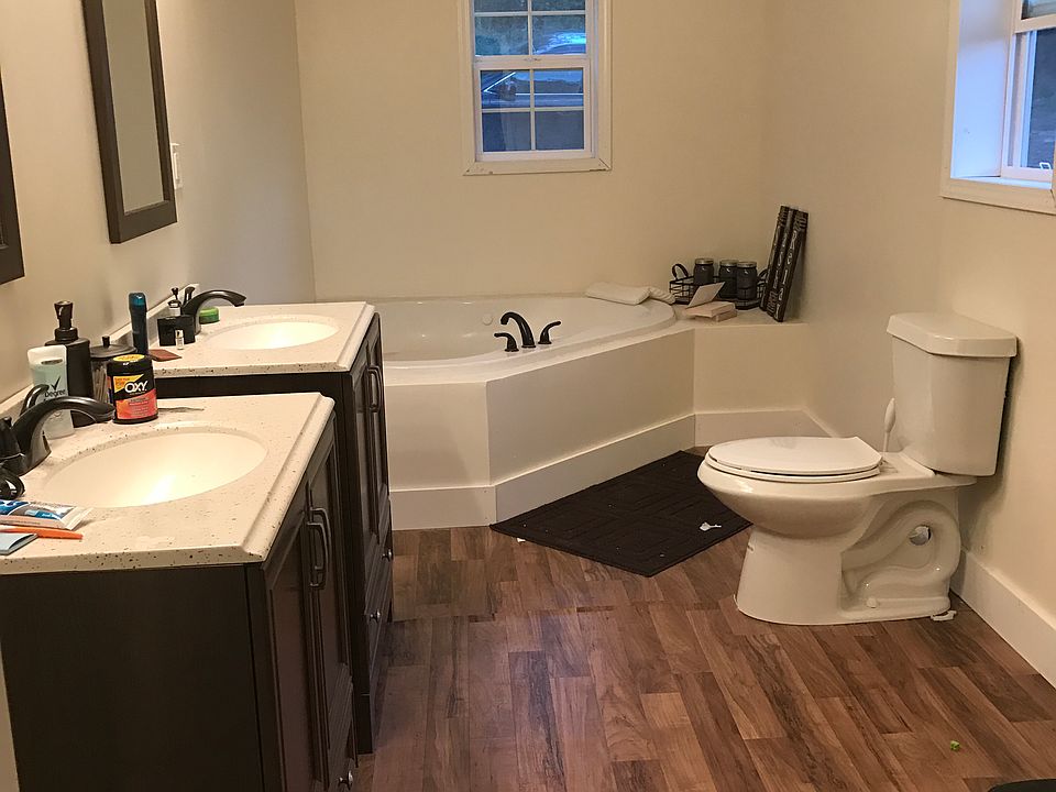 2nd image of 612 15th St NE