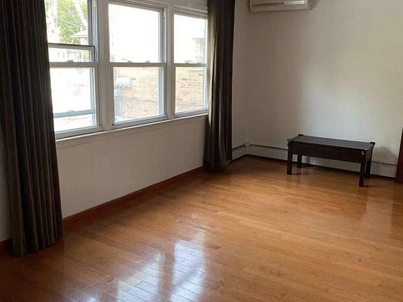 4th image of 4539 Parsons Blvd #2