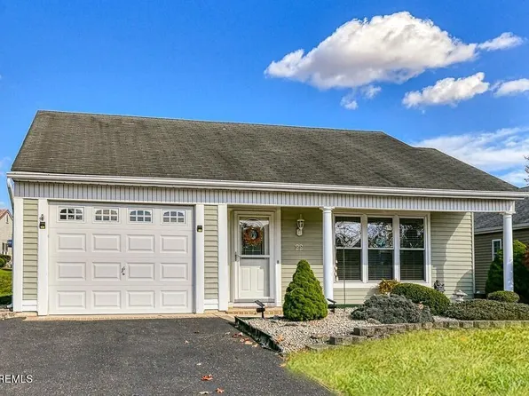 22 Oakham Row, Manchester, NJ 08759