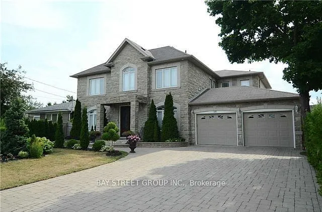 118 Fairglen Ave — Photo 1