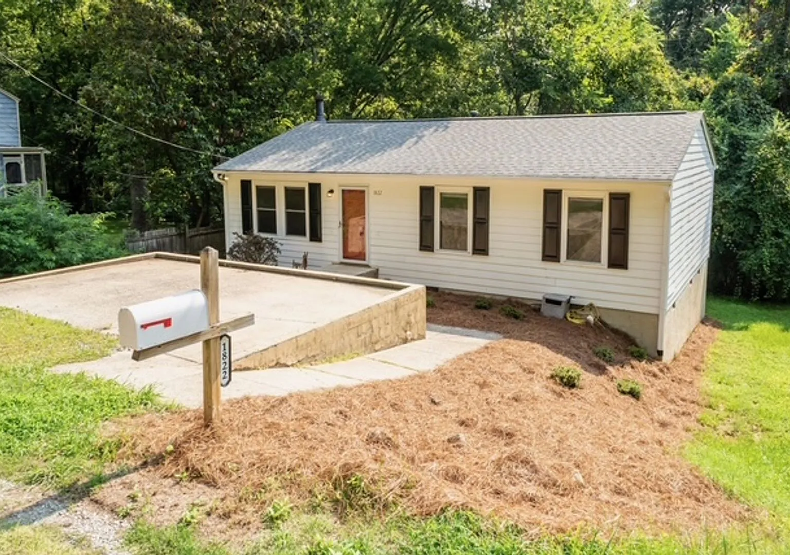 Charming 2 bed/2bath with flex space and amazing outdoor area! — Photo 1