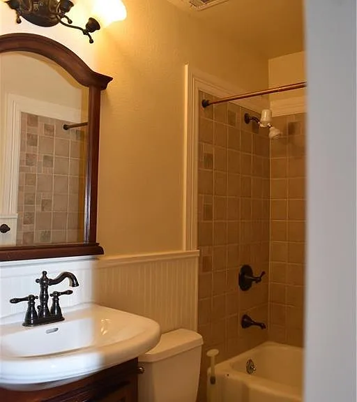 2109 Wright St — Photo 13