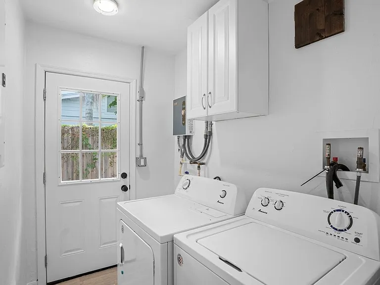 2549 Crestwood Ave — Photo 8