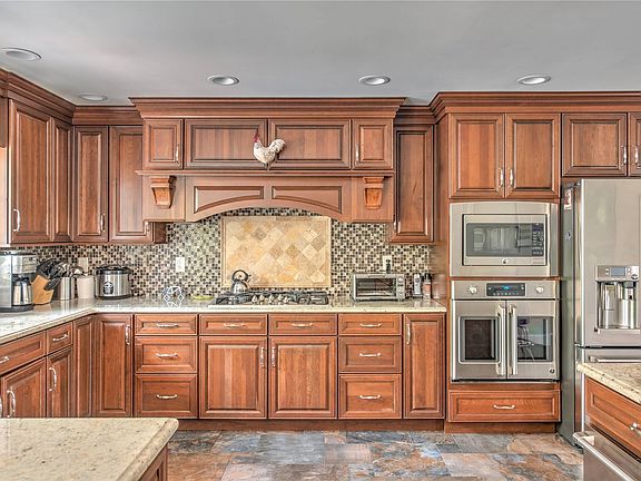 3rd image of 51 Grasslands Cir